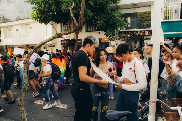 Découvrez l'univers fascinant du téléphone rose 24/7