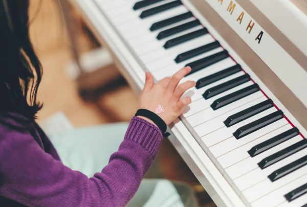 Leçons de piano sur mesure à Avignon pour avancer rapidement